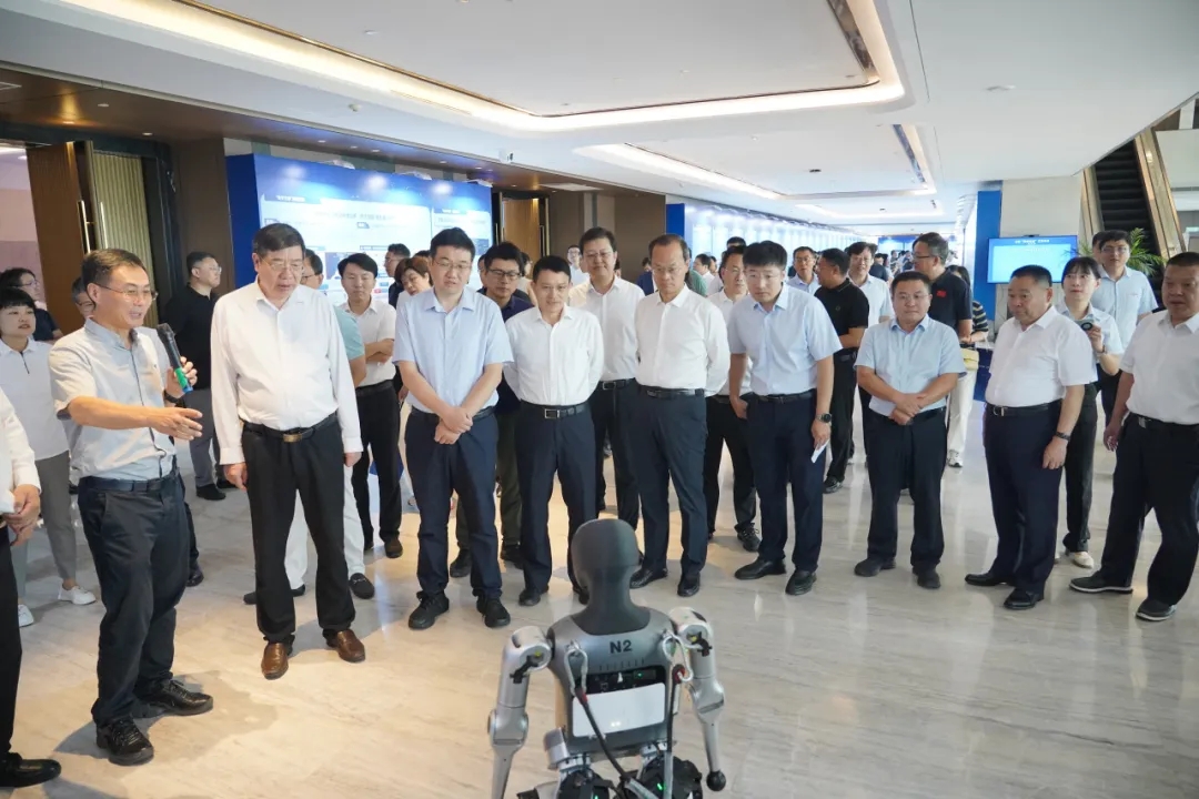 文達通股份攜“問道機器人”系列產品亮相山東省數字住建交流研討會